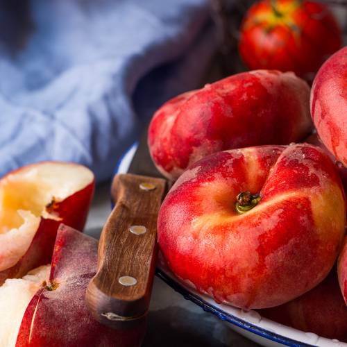 Nectarine tree with flat, yellow-fleshed nectarine