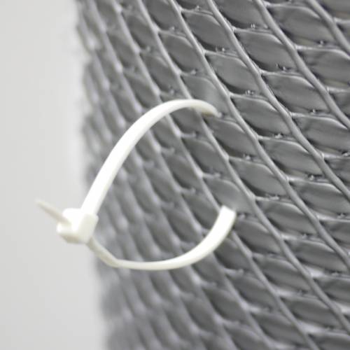 Decorative privacy screen for balcony